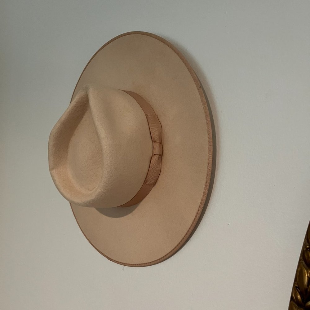 Ivory Rancher - Picture 3 of 5